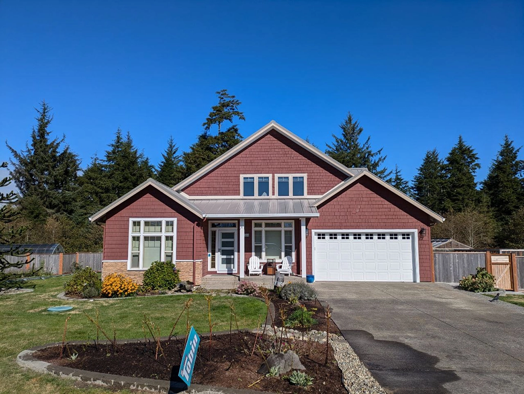 The Ilwaco Residence in Ilwaco, WA featuring ASC Building Products' Skyline Roofing® in Old Zinc Gray