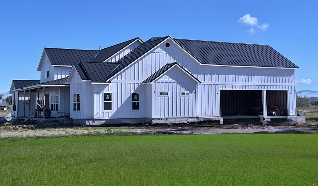 Black & White Residential Home in Southern Oregon featuring ASC Building Products' Skyline Roofing® in a Matte Black finish.