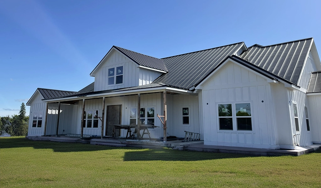 Black & White Residential Home in Southern Oregon featuring ASC Building Products' Skyline Roofing® in a Matte Black finish.